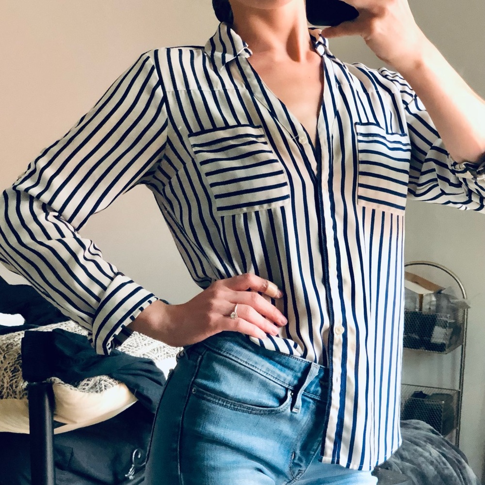 EXPRESS PORTOFINO Blouse • XS• Navy blue & White Pin-striped • Lightweight